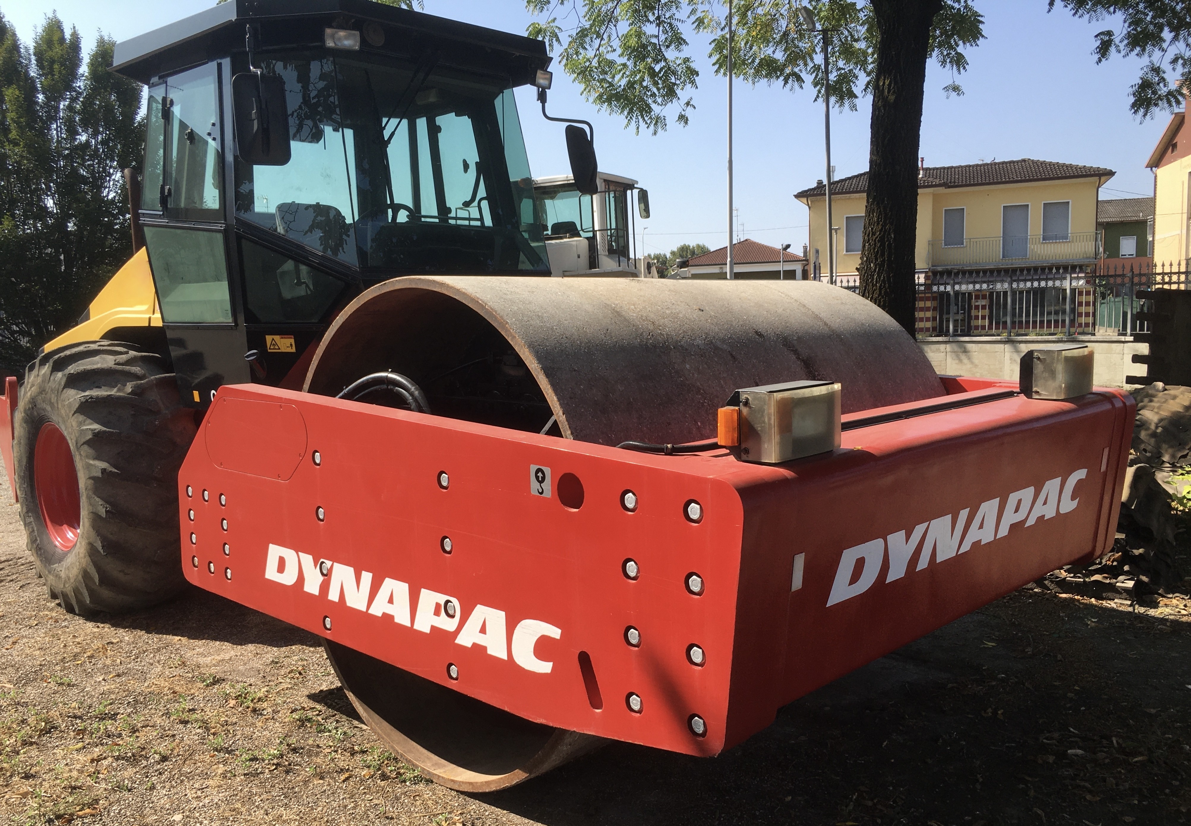 DYNAPAC CA 702 D